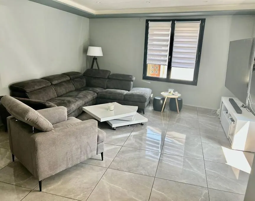 Maison A Chateaugay Balneo Villa